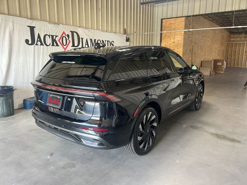 New 2025 Lincoln Nautilus Reserve w/ Jet Appearance Package image 6