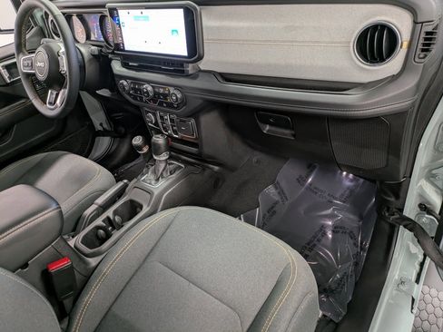 Used 2024 Jeep Wrangler Sahara image 29