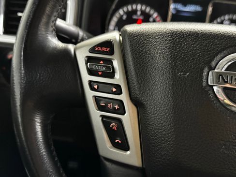 Used 2018 Nissan Titan SL w/ Chrome Package AWD/4WD image 15