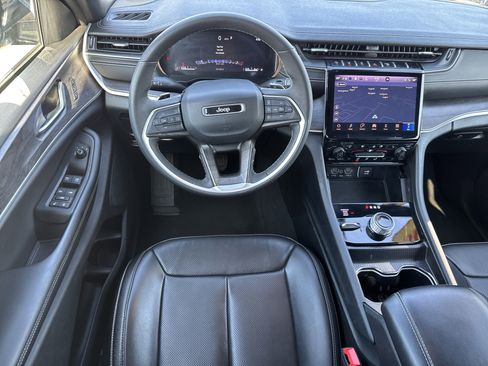 Used 2024 Jeep Grand Cherokee L Limited w/ Luxury Tech Group II image 7