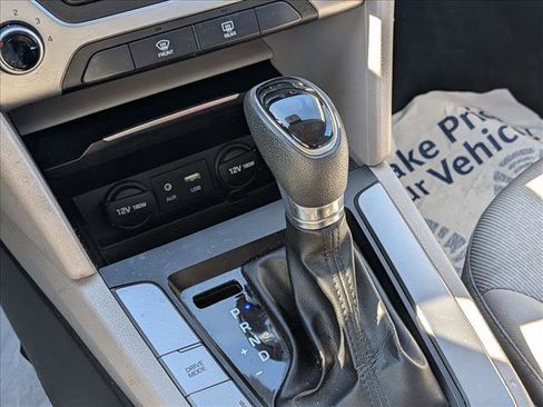 Used 2017 Hyundai Elantra SE image 13