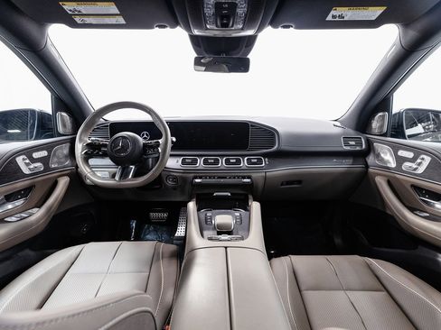 Used 2025 Mercedes-Benz GLS 580 4MATIC image 27