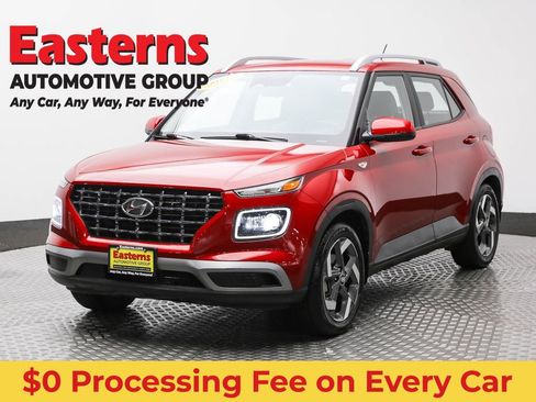 Used 2023 Hyundai Venue Limited FWD image 1