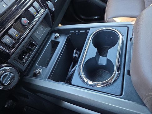 Used 2021 Nissan Titan Platinum Reserve w/ Moonroof Package image 25