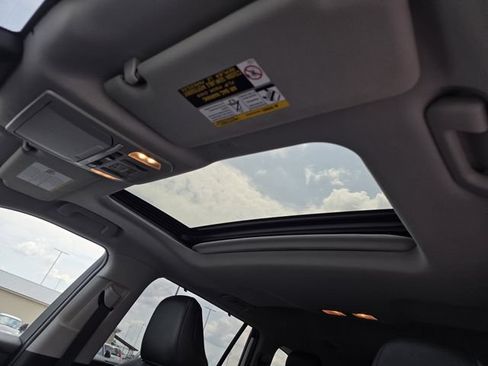 Used 2021 Toyota Highlander XLE FWD image 21