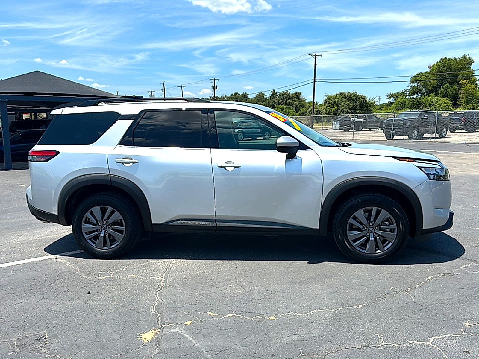 Used 2024 Nissan Pathfinder SV FWD image 9