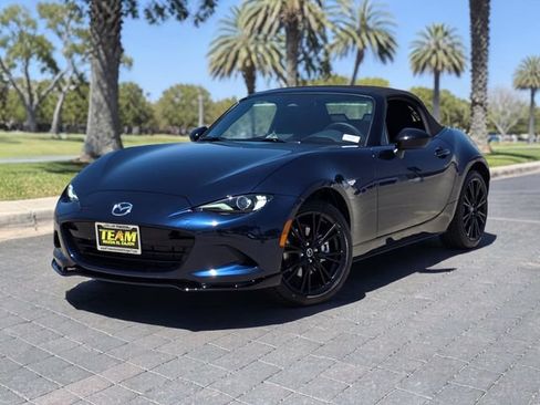 New 2026 MAZDA MX-5 Miata Club w/ Interior Package RWD image 2