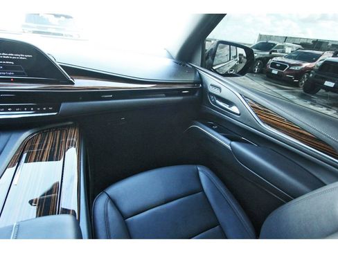Certified 2024 Cadillac Escalade Luxury image 10