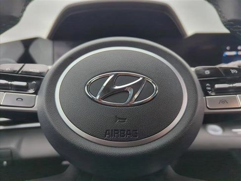 Used 2023 Hyundai Elantra SEL w/ Convenience Package image 21