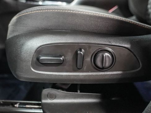 Used 2021 Chevrolet Equinox LT w/ LPO, Blackout Package FWD image 21