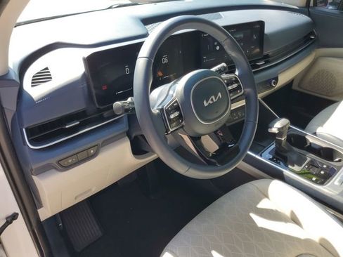 Used 2025 Kia Carnival EX FWD image 20