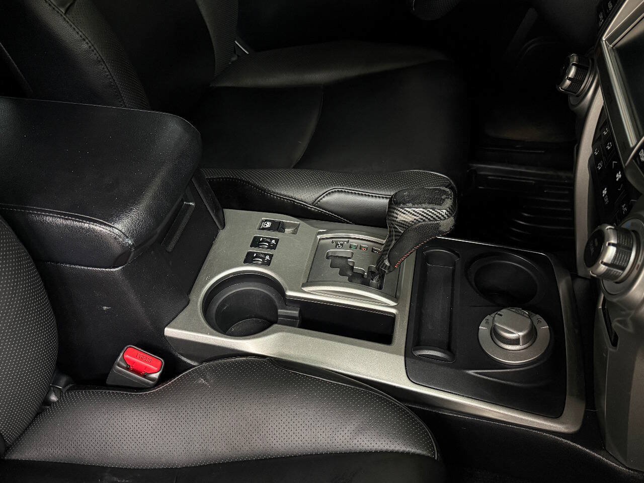 Used 2011 Toyota 4Runner Limited AWD/4WD image 32