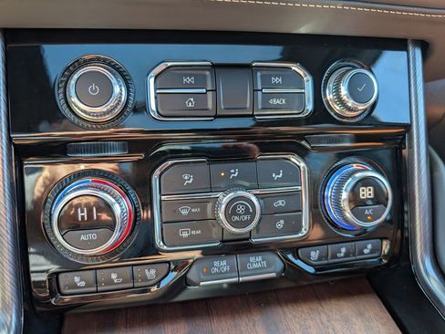 Used 2023 GMC Yukon Denali Ultimate image 29