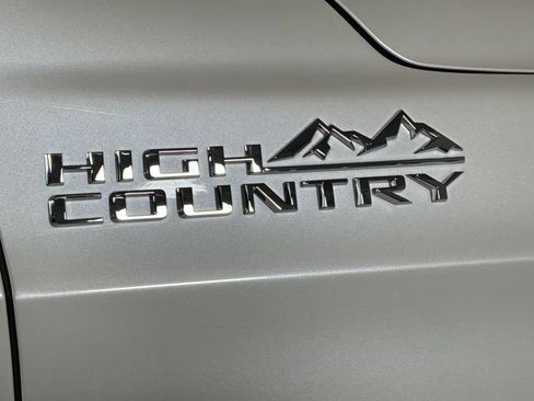 Used 2024 Chevrolet Tahoe High Country AWD/4WD image 10
