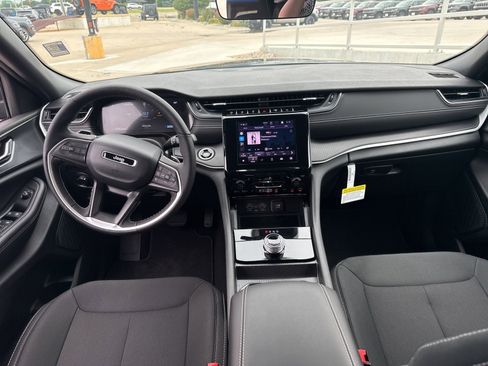 New 2025 Jeep Grand Cherokee Laredo X w/ Luxury Tech Group I image 12