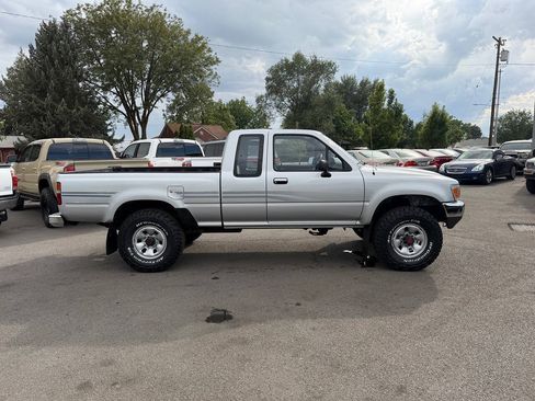 Used 1991 Toyota Pickup Deluxe AWD/4WD image 48