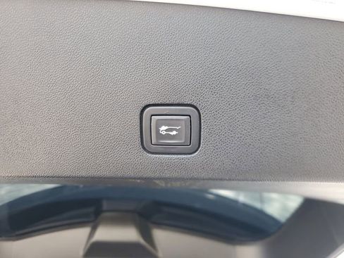 Used 2021 Cadillac XT6 Premium Luxury FWD image 8