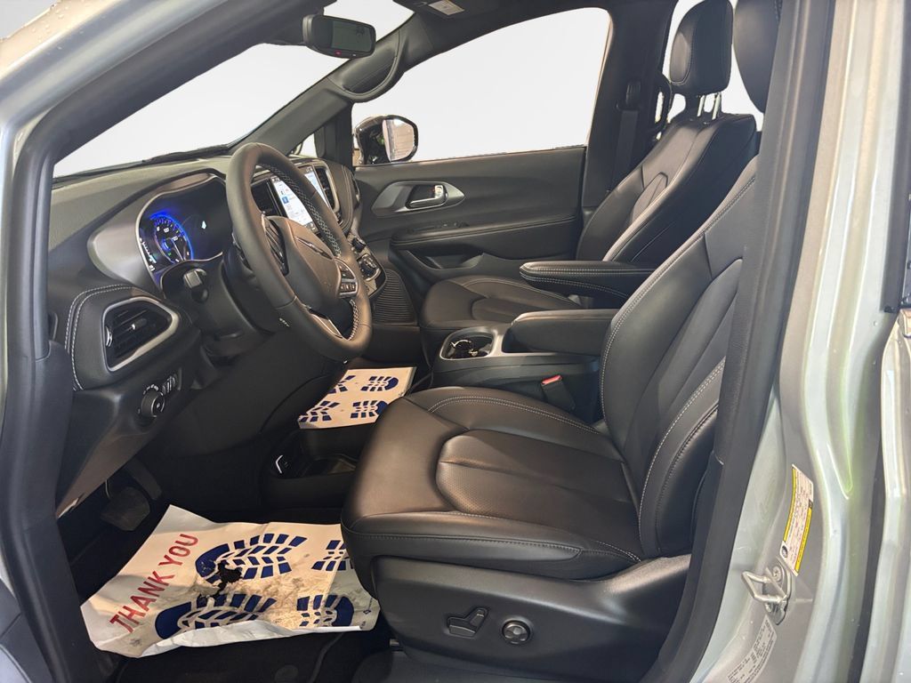 New 2026 Chrysler Pacifica Select FWD image 12