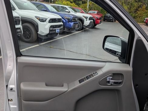 Used 2020 Nissan Frontier SV w/ SV Utility Package image 13