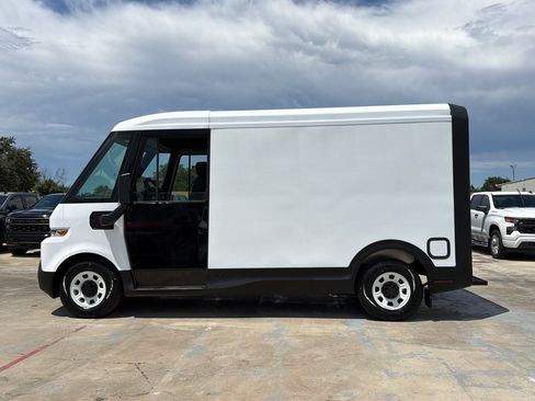 Used 2024 Chevrolet Brightdrop 400 w/ Commercial Equipment Package AWD/4WD image 3