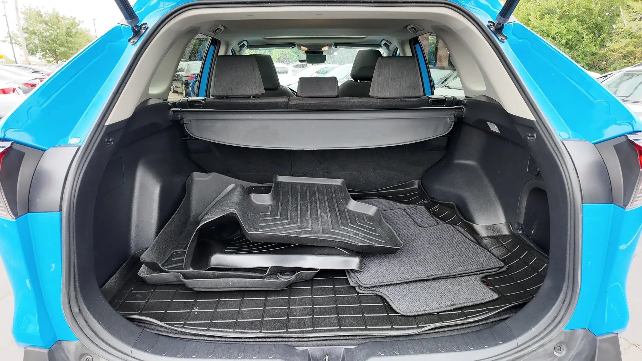 Used 2021 Toyota RAV4 XLE w/ Convenience Package AWD/4WD image 22