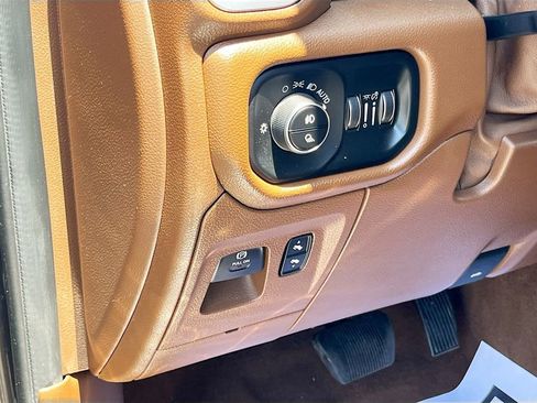 Used 2021 RAM 1500 Laramie AWD/4WD image 10
