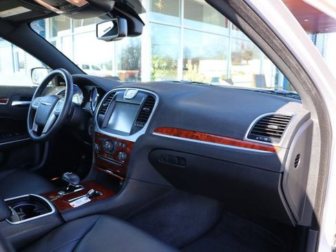 Used 2012 Chrysler 300 Limited image 21