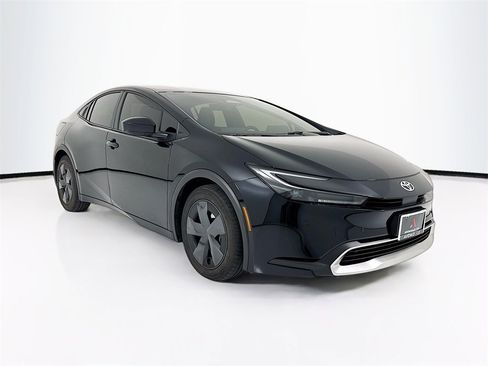 Used 2026 Toyota Prius Plug-In Hybrid image 7