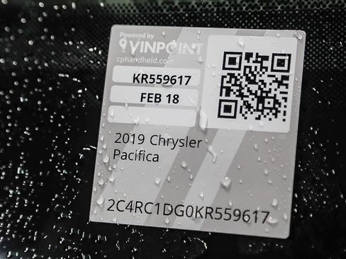 Used 2019 Chrysler Pacifica Touring image 26