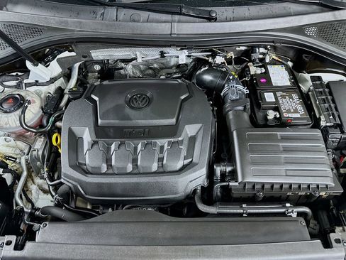 Used 2023 Volkswagen Tiguan SE w/ Panoramic Sunroof Package image 37