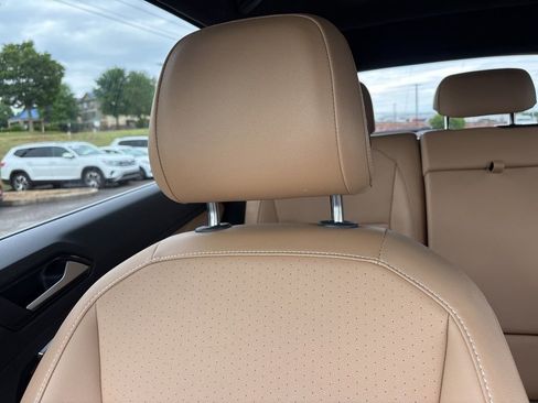 Used 2023 Volkswagen Tiguan SE w/ Panoramic Sunroof Package FWD image 17