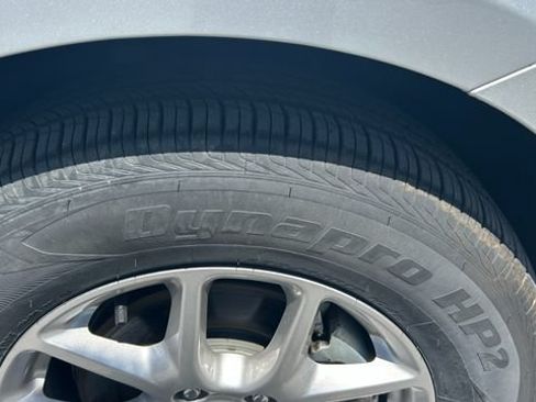 Used 2024 Chrysler Pacifica Touring-L FWD image 12