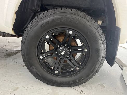 Used 2016 Toyota Tacoma SR5 AWD/4WD image 13