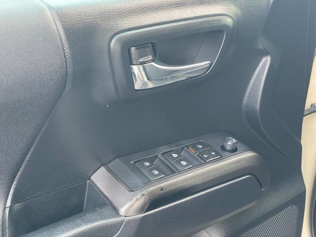 Used 2019 Toyota Tacoma TRD Sport AWD/4WD image 11