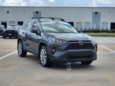 Used 2021 Toyota RAV4 XLE Premium FWD image 3