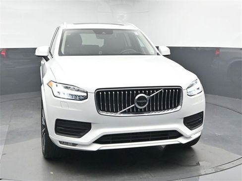 Used 2022 Volvo XC90 T6 Momentum w/ Advanced Package image 2