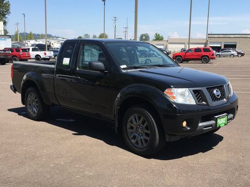 Used 2012 Nissan Frontier SV w/ Sport Appearance Pkg AWD/4WD image 8