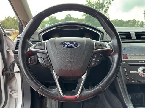 Used 2018 Ford Fusion Titanium AWD/4WD image 19