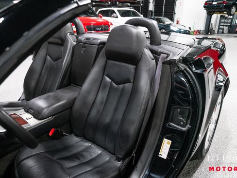 Used 2006 Cadillac XLR RWD image 17