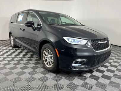 Used 2023 Chrysler Pacifica Touring-L