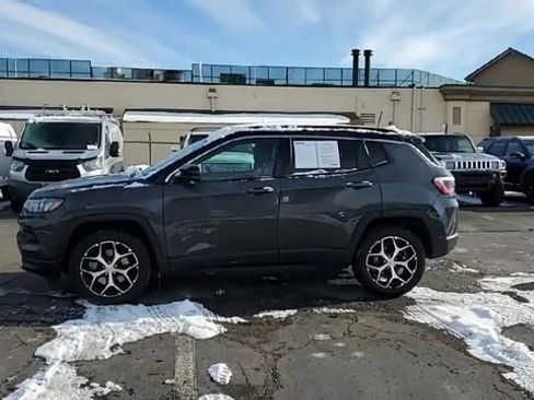 Used 2024 Jeep Compass Limited image 5