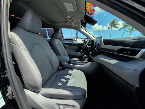 Used 2021 Toyota Highlander XLE image 27