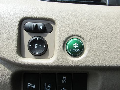 Used 2018 Honda Pilot Touring image 11