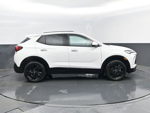 Used 2024 Buick Encore GX Sport Touring image 4