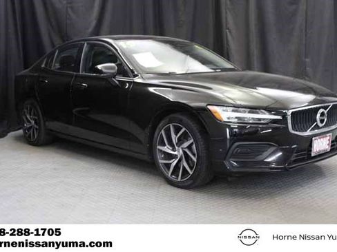 Used 2019 Volvo S60 T5 Momentum w/ Premium Package image 1