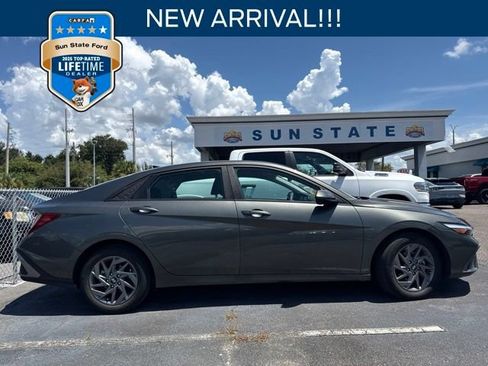 Used 2024 Hyundai Elantra SEL FWD image 1