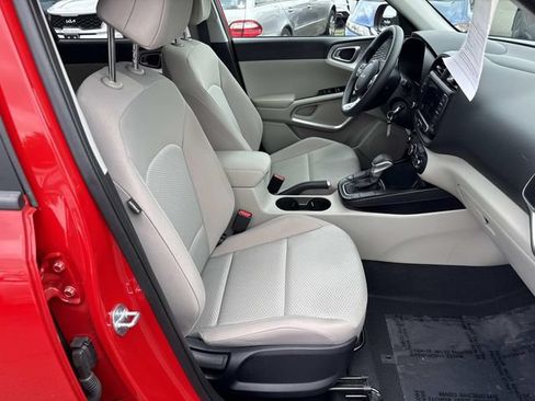 Used 2023 Kia Soul LX w/ Option Group 015 FWD image 9