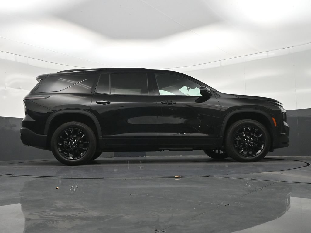 Used 2025 Chevrolet Traverse LT w/ Midnight/Sport Edition FWD image 31