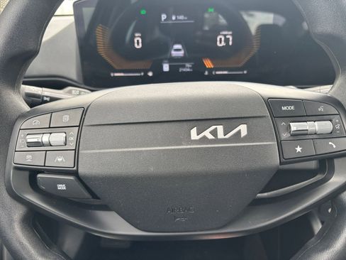 Used 2025 Kia K4 LXS image 27