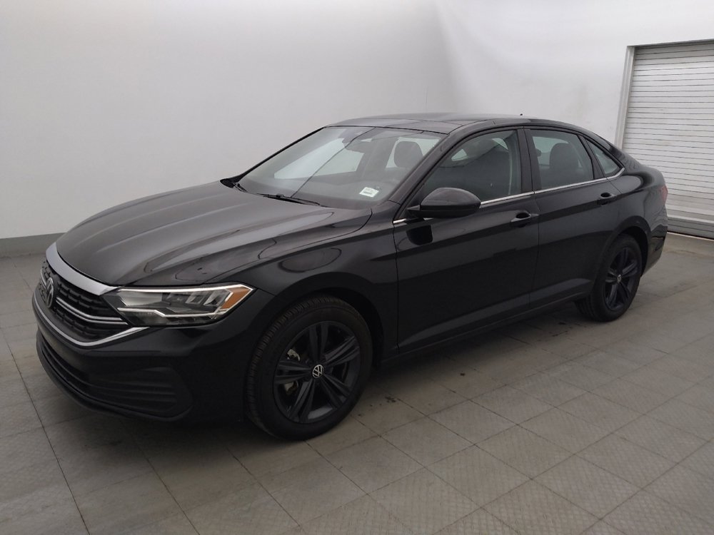 Used 2024 Volkswagen Jetta SE w/ Panoramic Sunroof Package FWD image 2